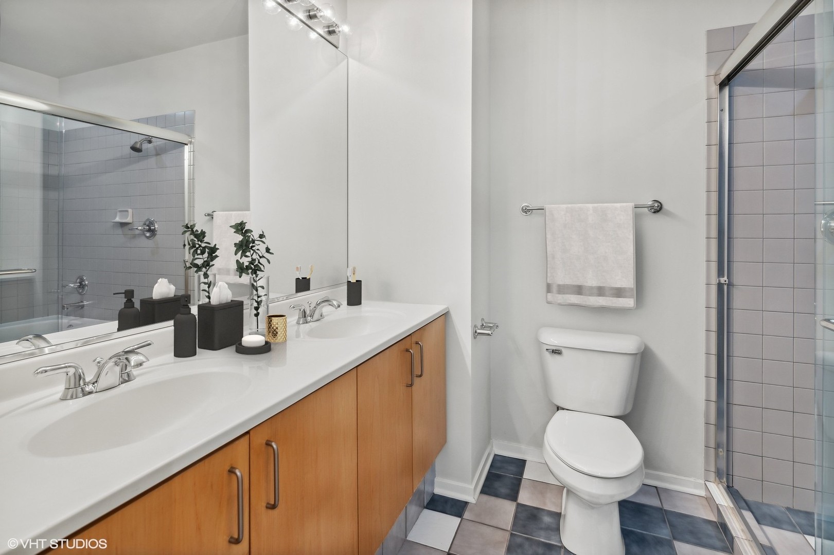 130 S Canal Street Unit: 204