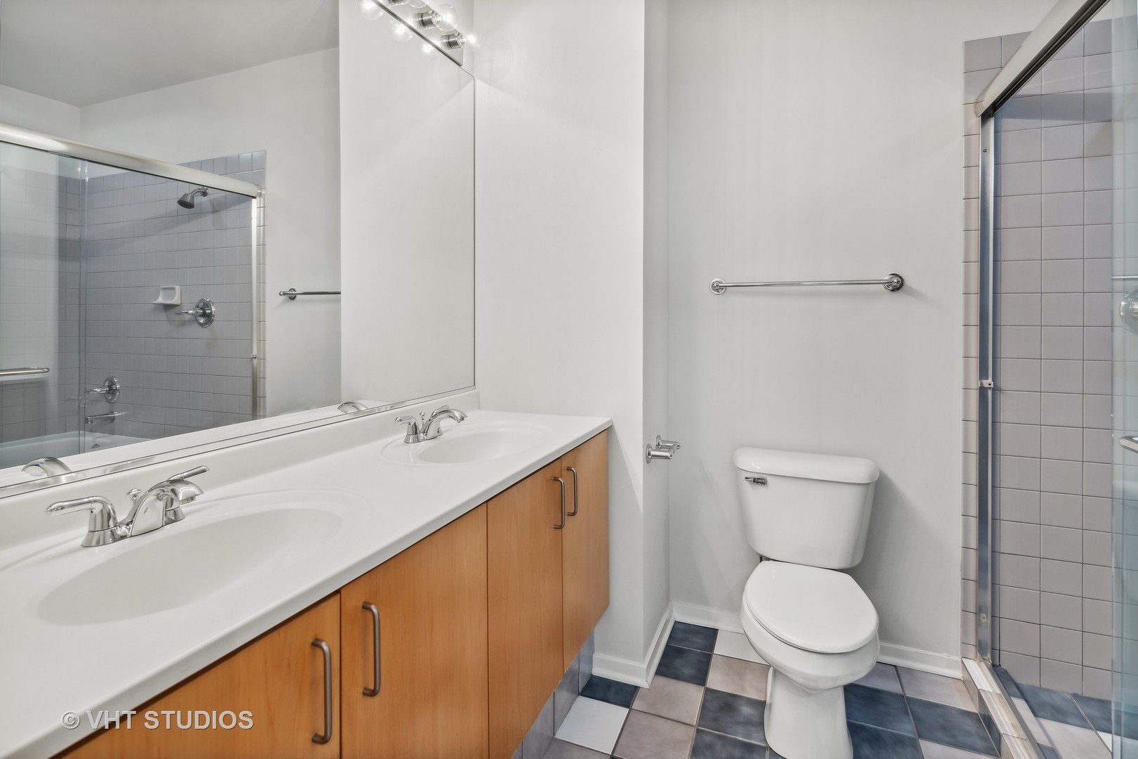 130 S Canal Street Unit: 204