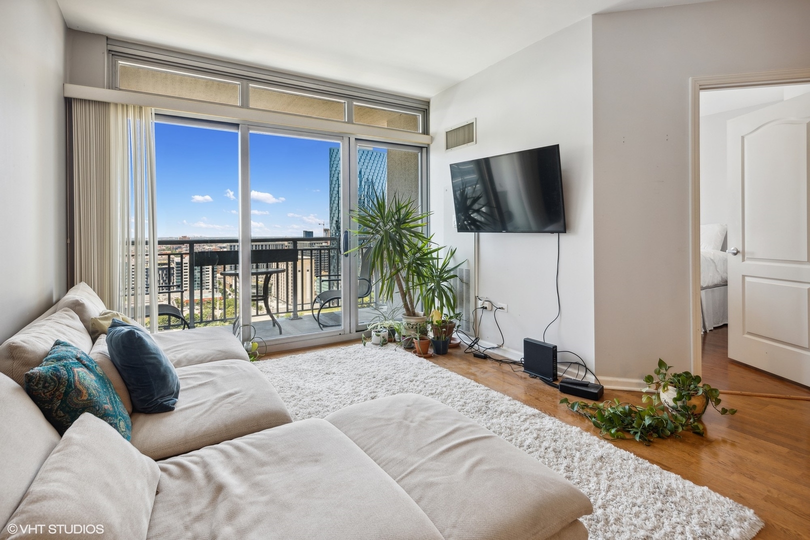 125 S Jefferson Street Unit: 2201