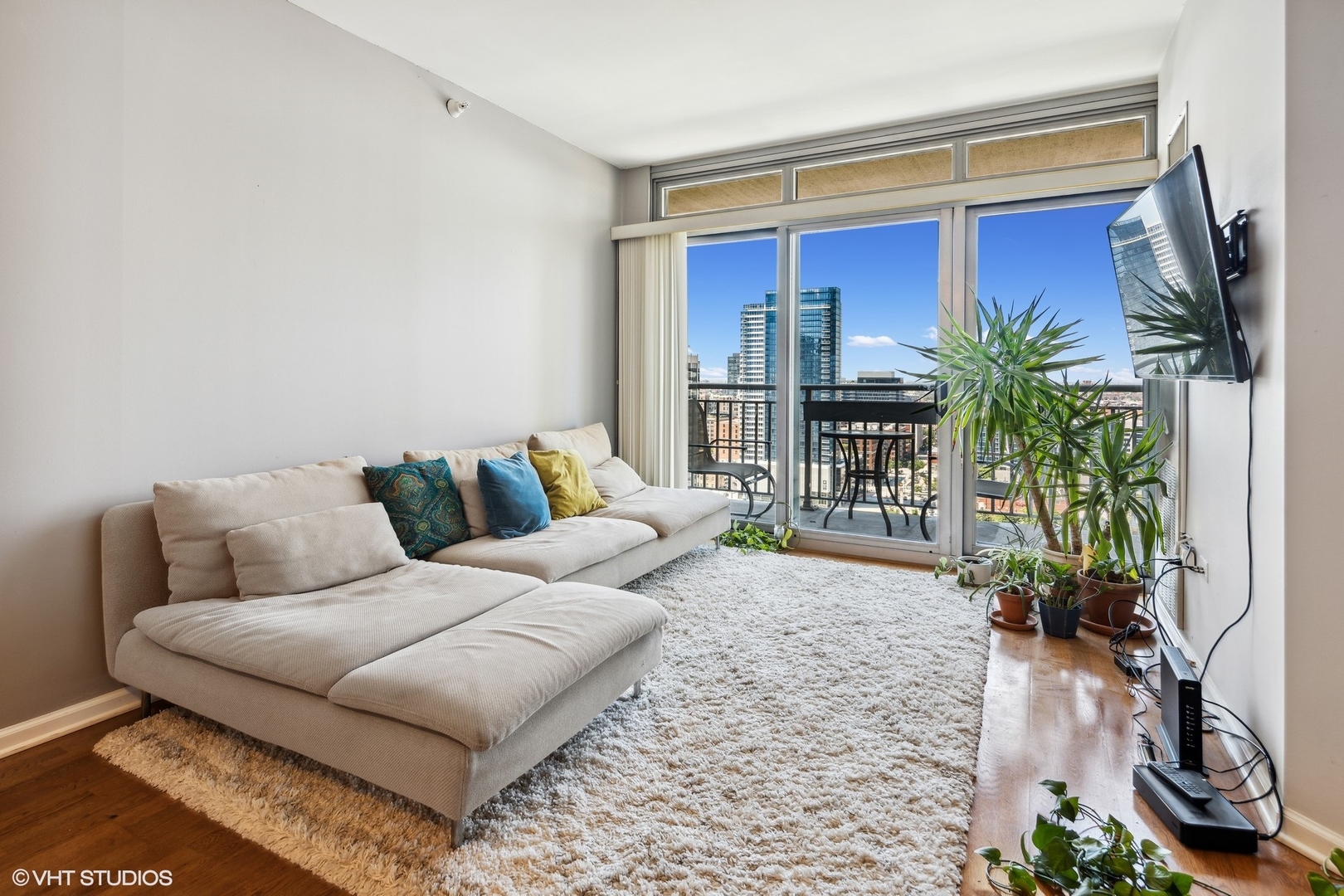 125 S Jefferson Street Unit: 2201