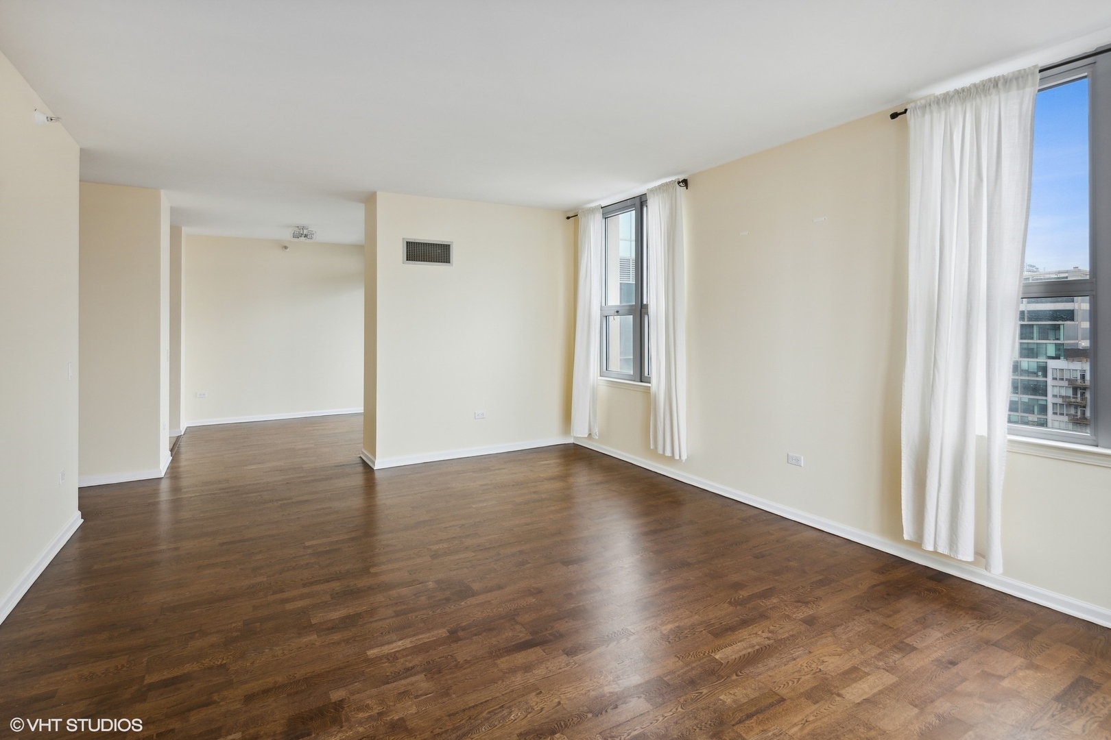 125 S Jefferson Street Unit: 2409