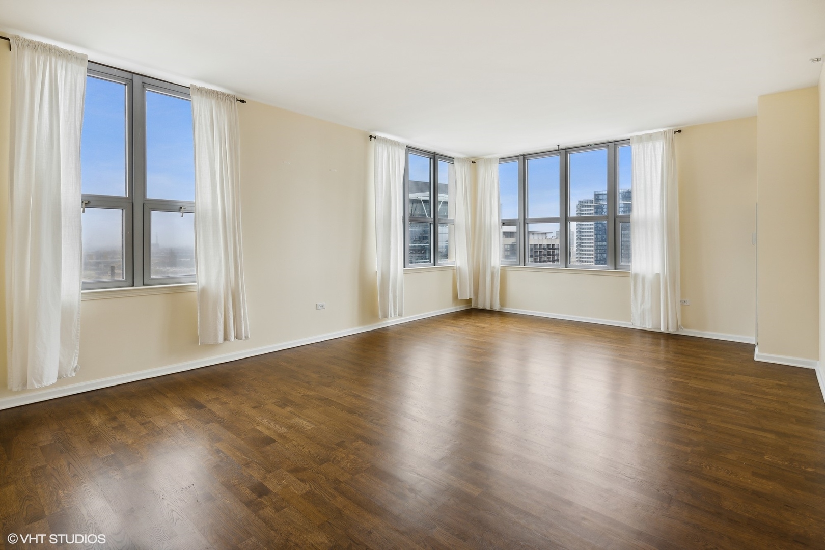 125 S Jefferson Street Unit: 2409