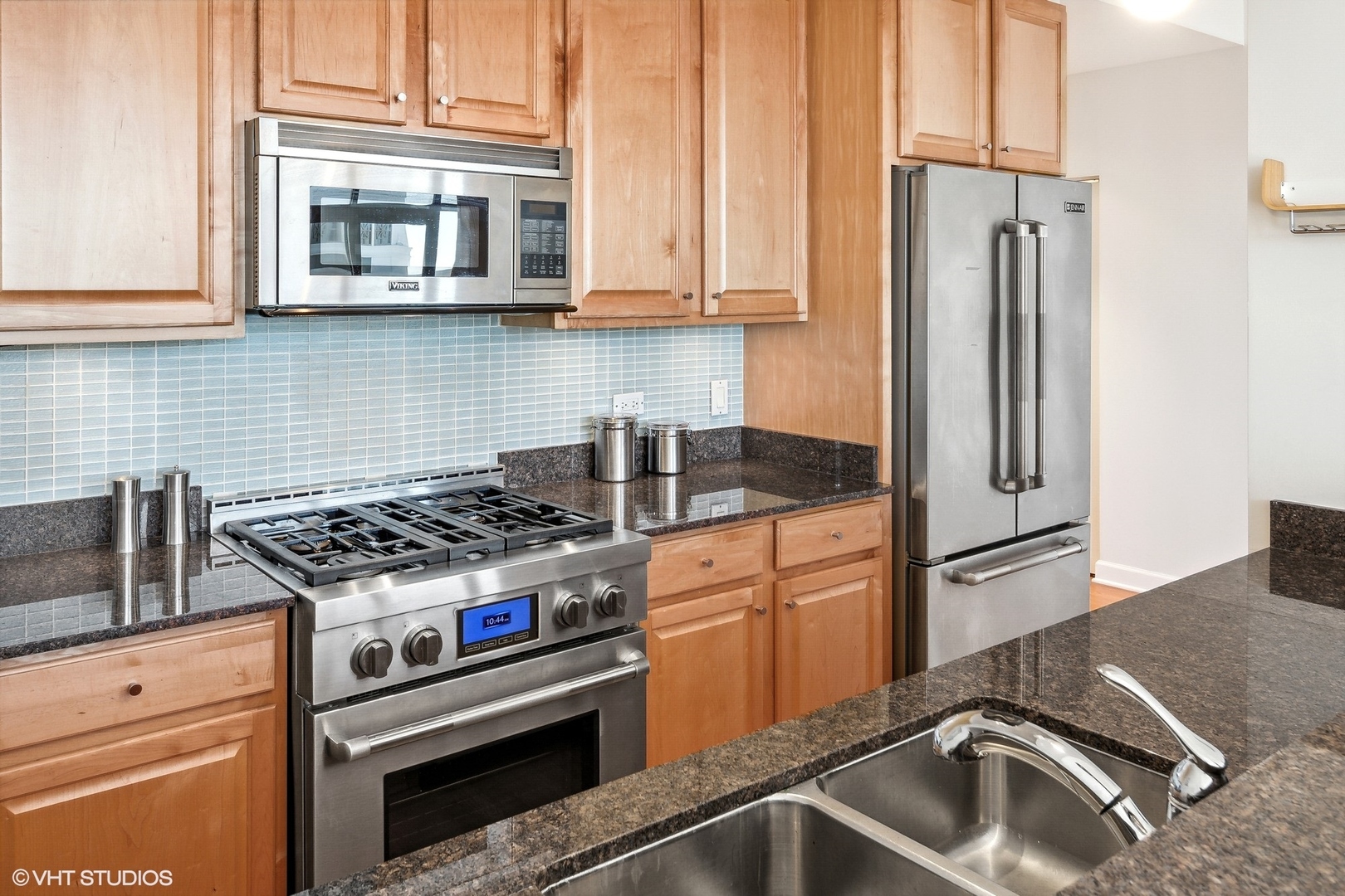 233 E 13th Street Unit: 2107