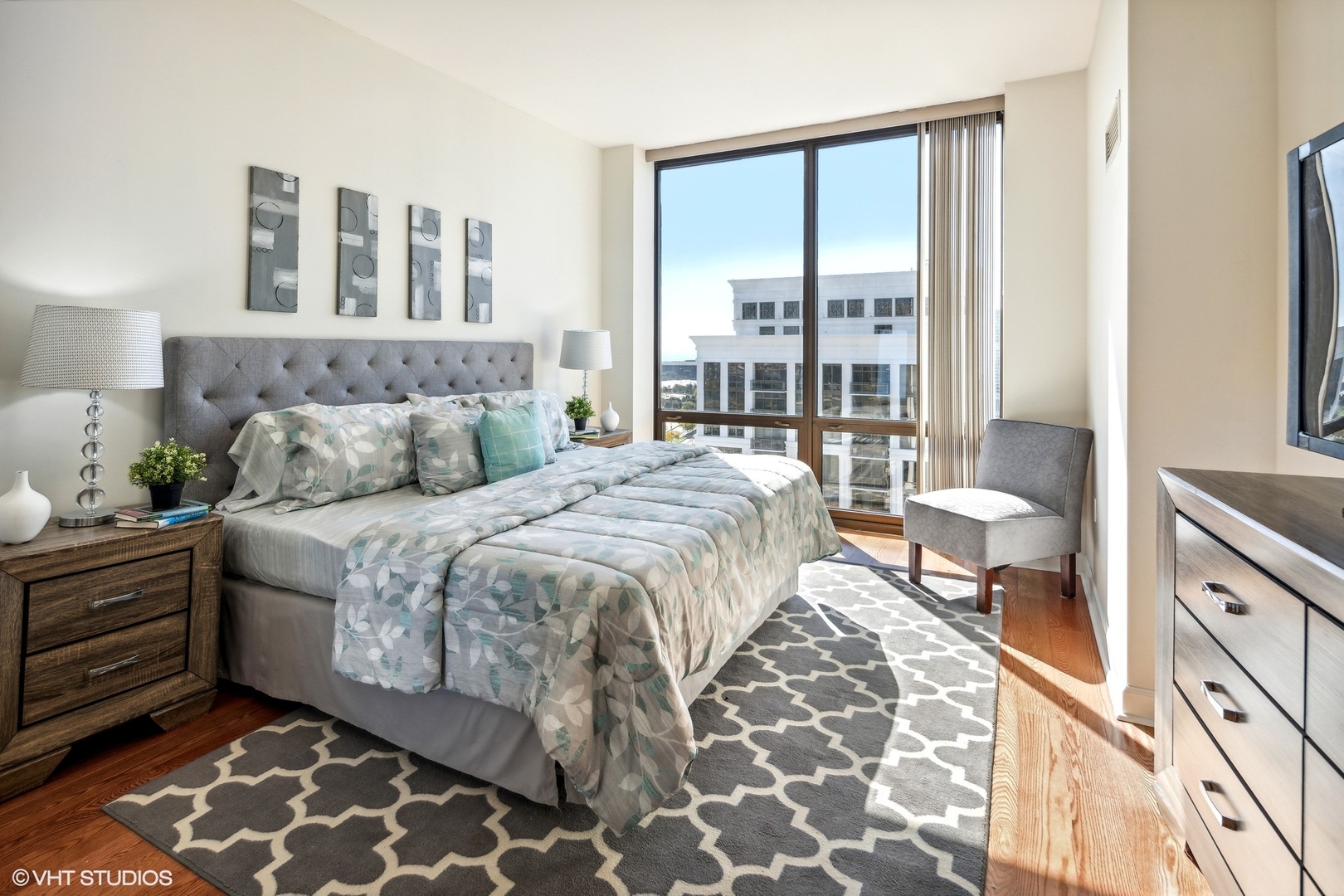 233 E 13th Street Unit: 2107