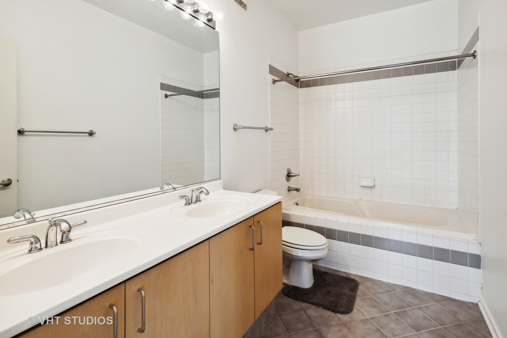 130 S Canal Street Unit: 721