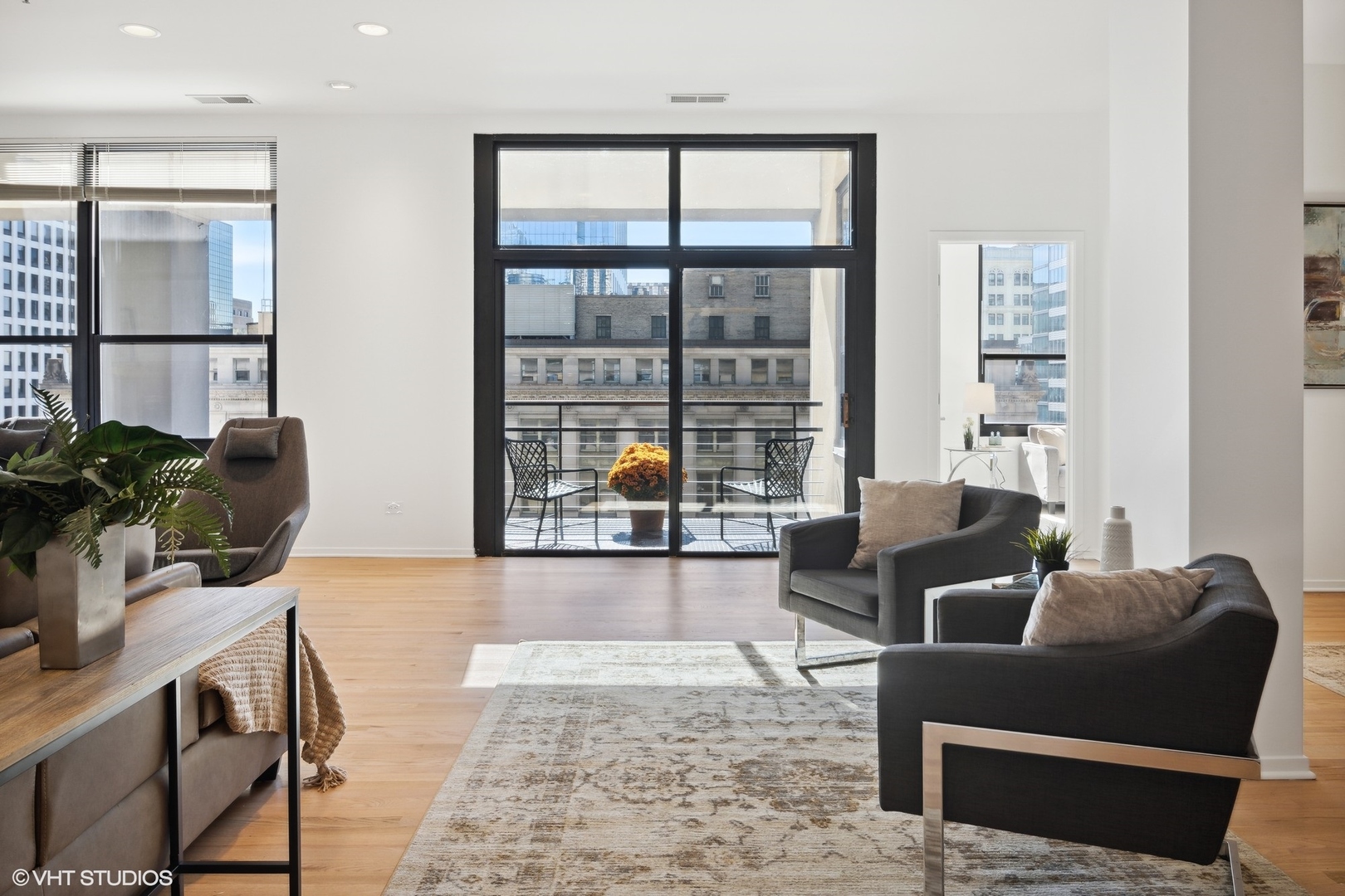 130 S Canal Street Unit: 10T