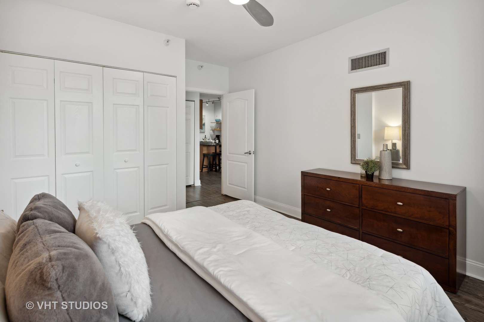 125 S Jefferson Street Unit: 1003