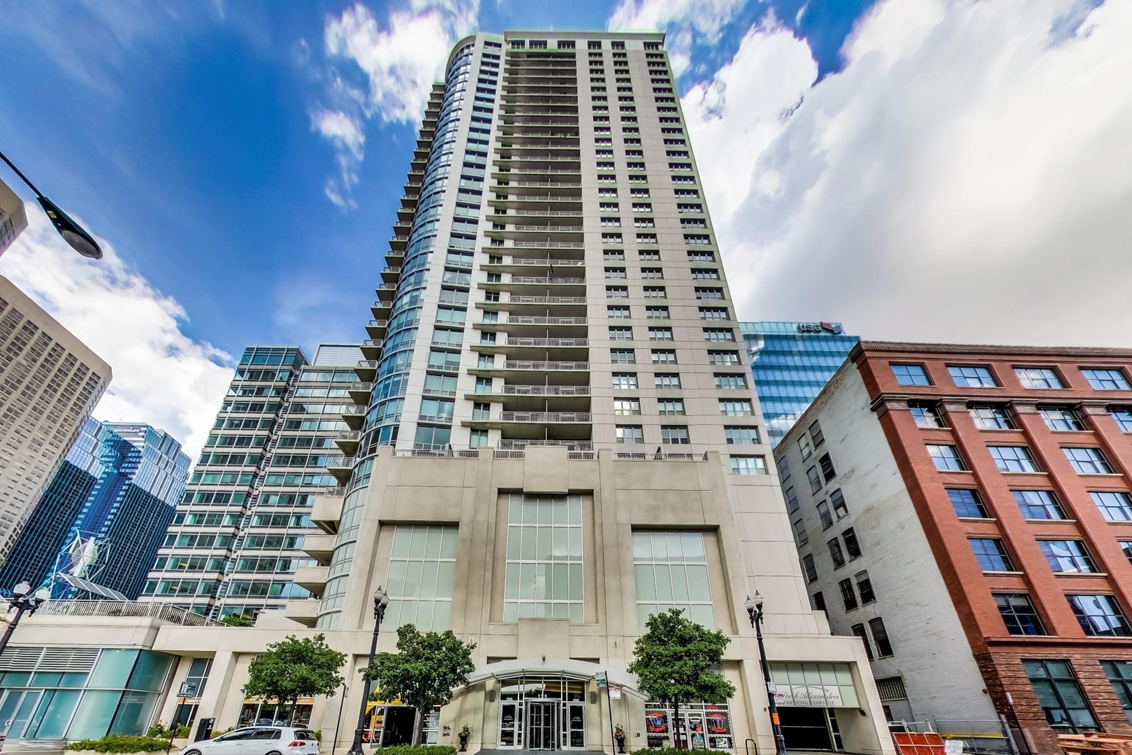 125 S JEFFERSON Street Unit: 902