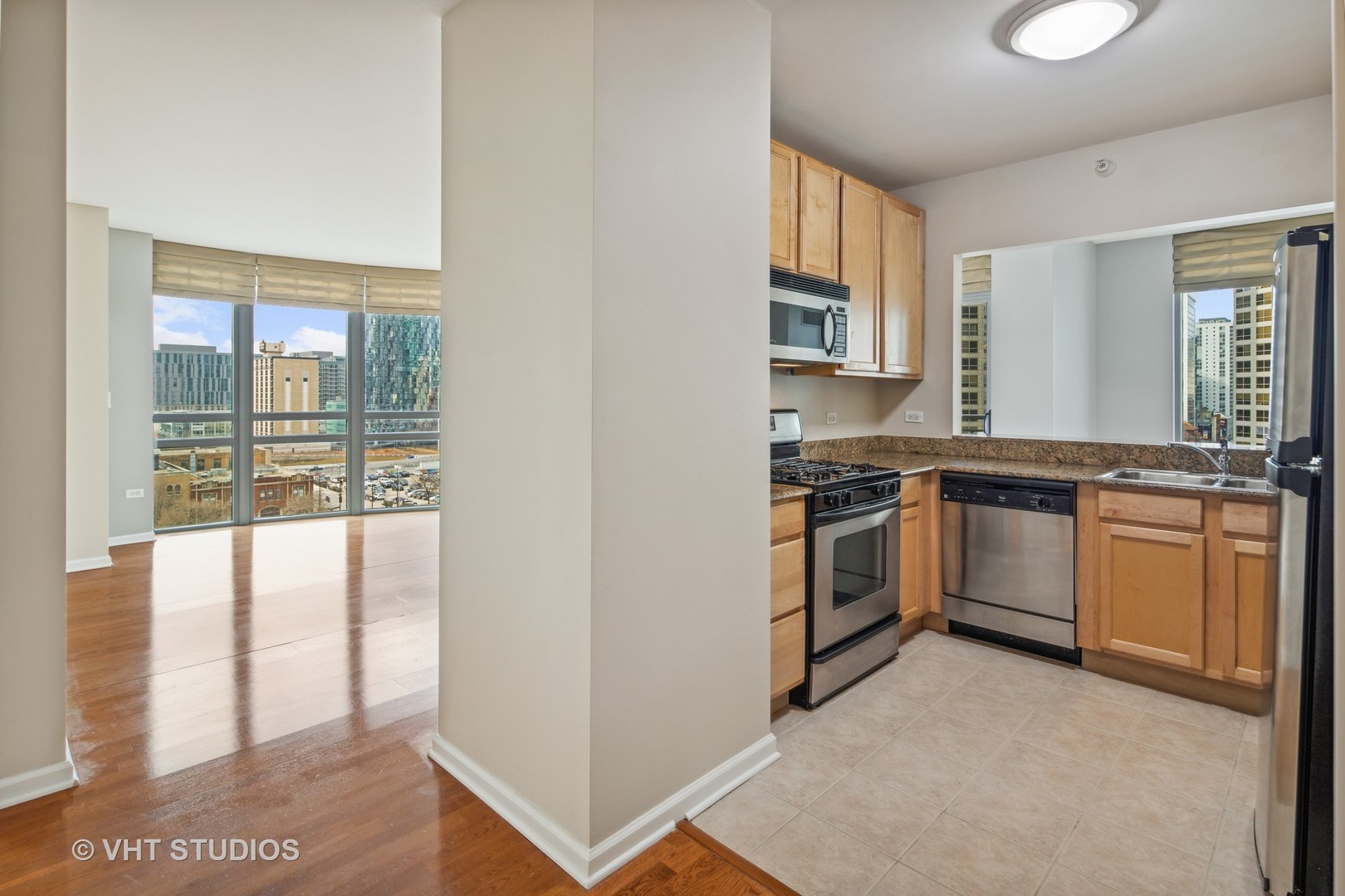 125 S JEFFERSON Street Unit: 902