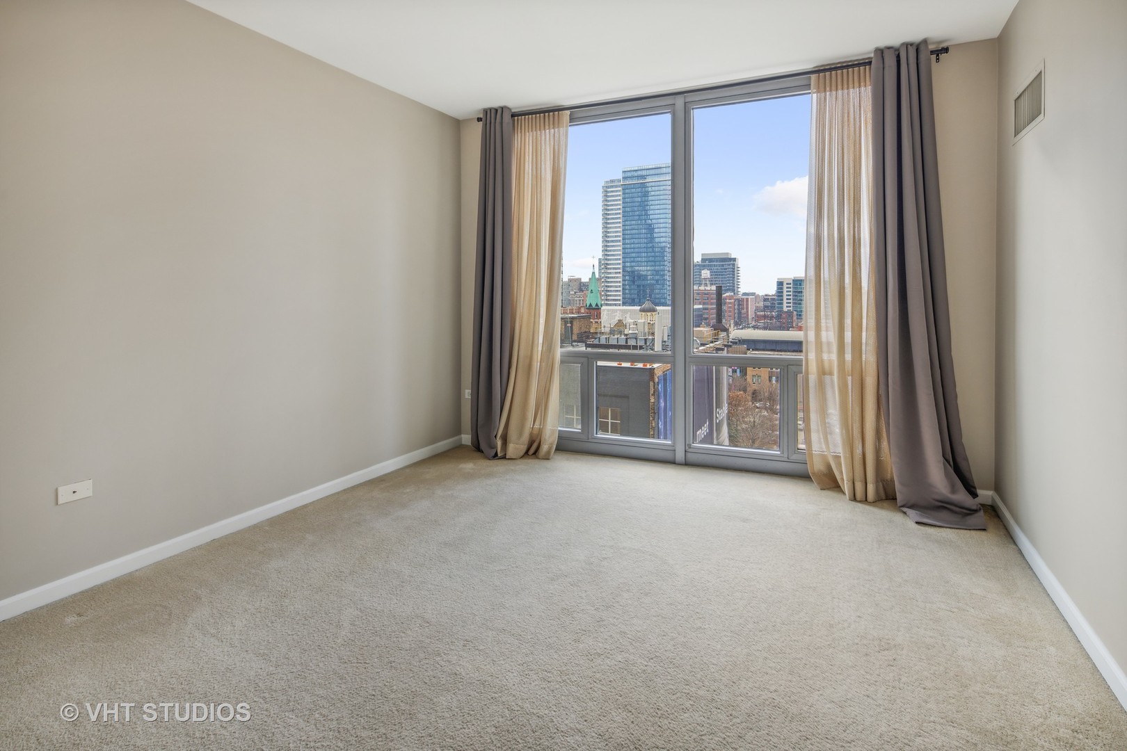 125 S JEFFERSON Street Unit: 902