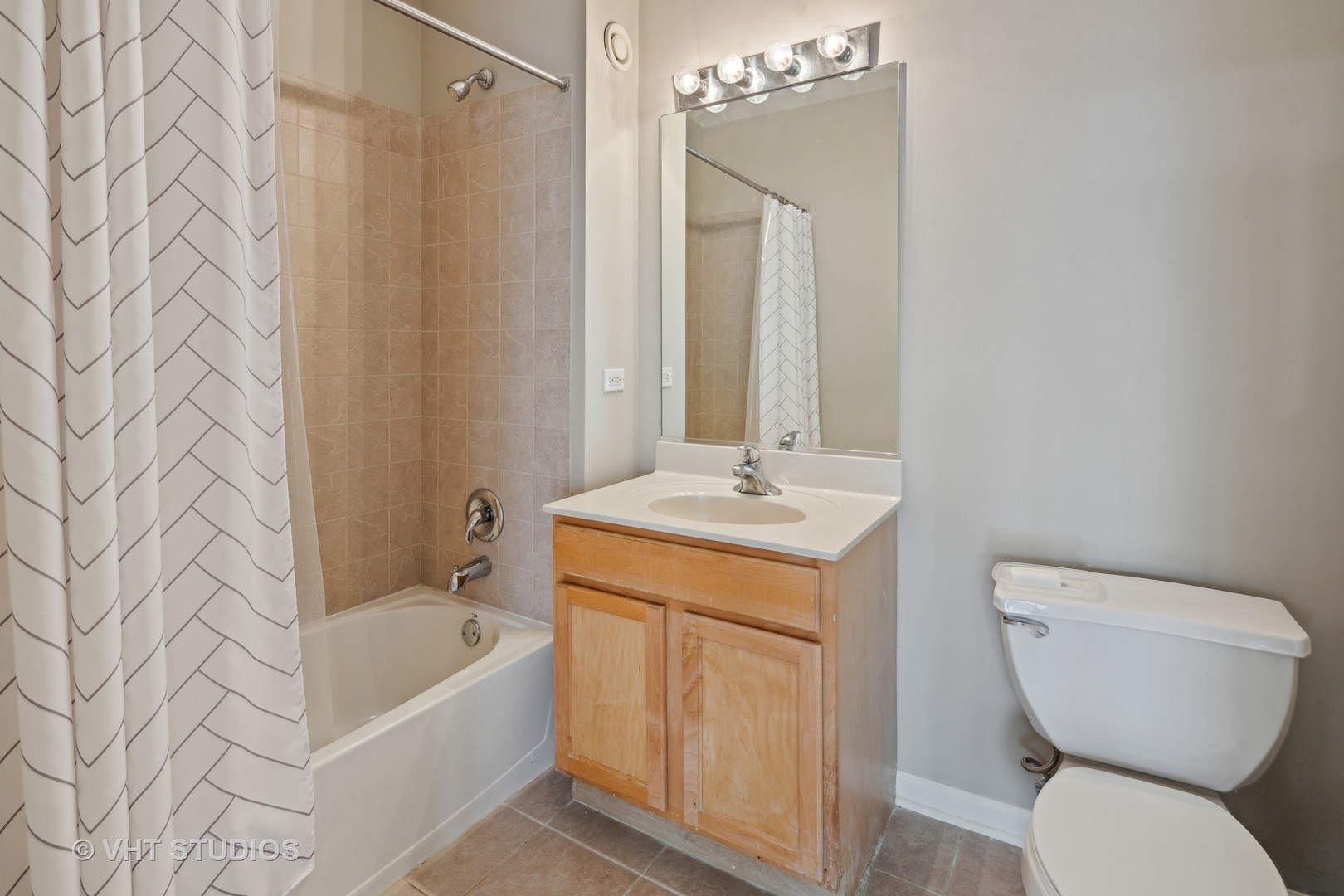 125 S JEFFERSON Street Unit: 902