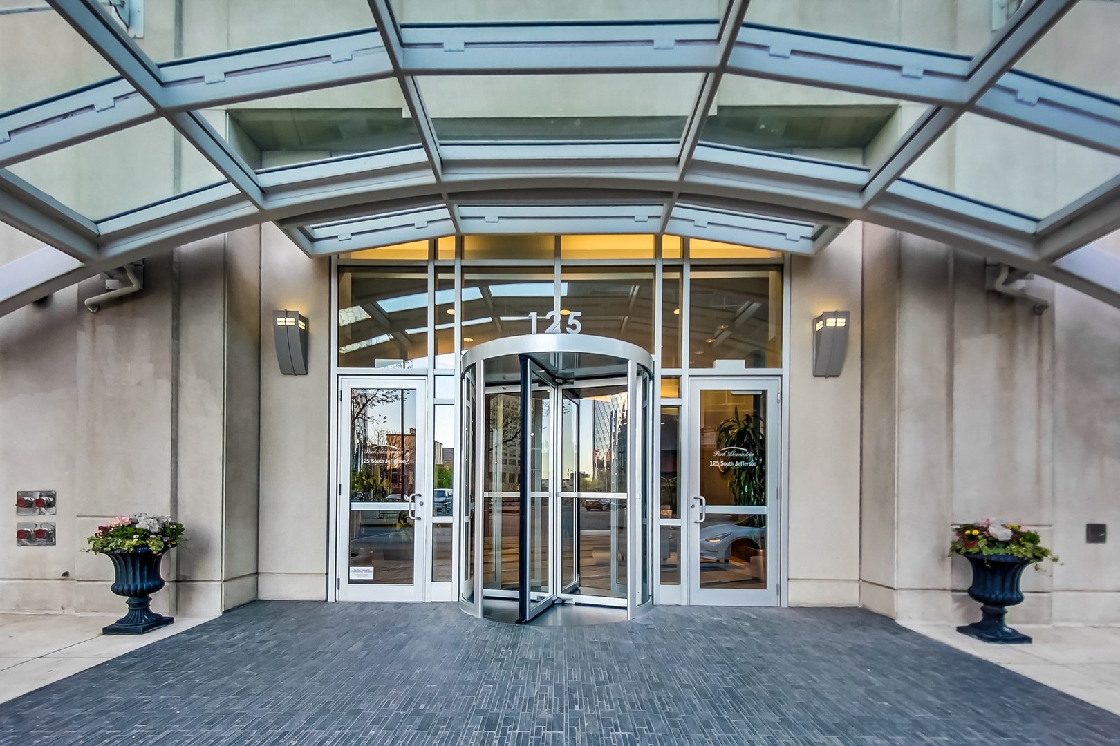 125 S JEFFERSON Street Unit: 902