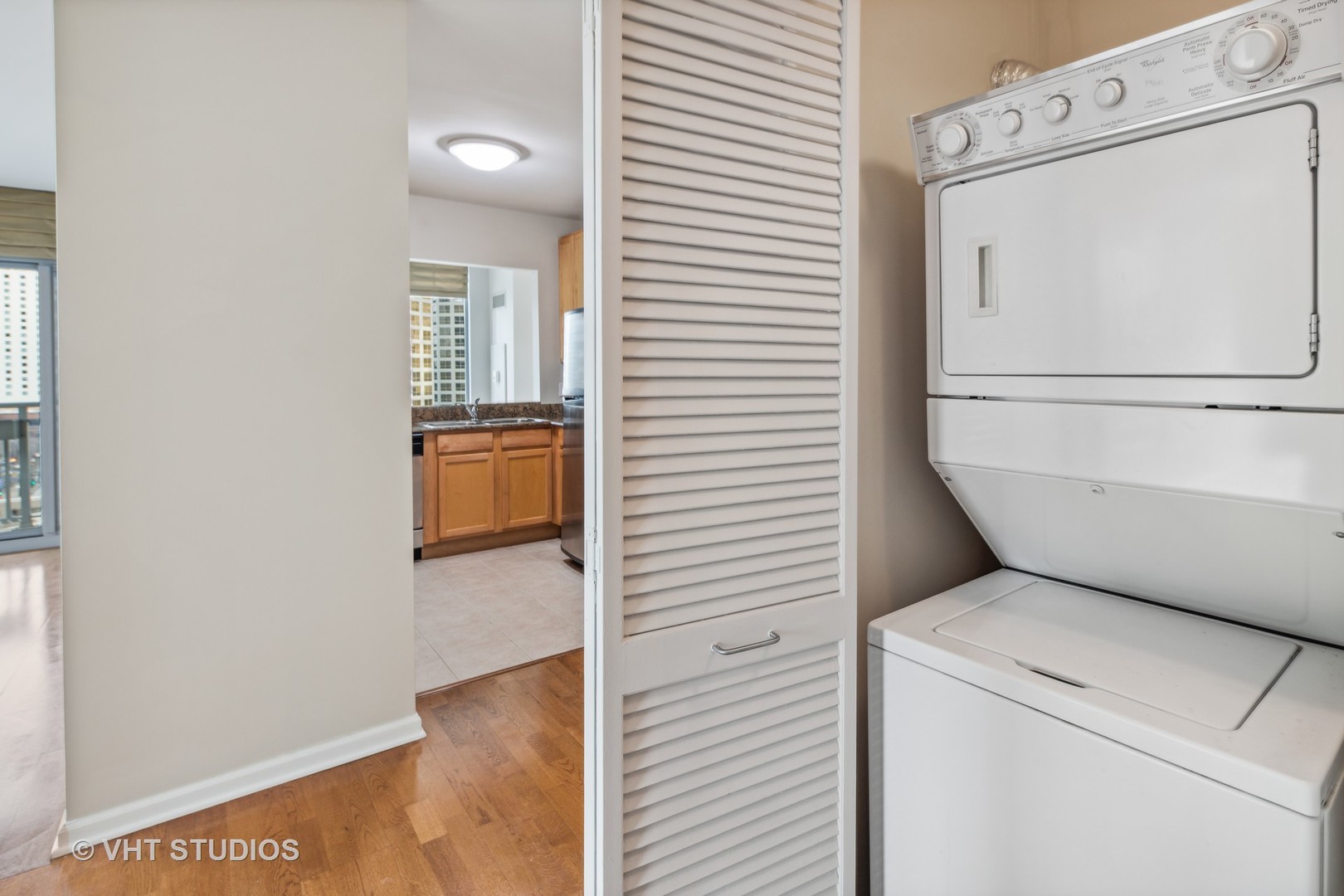 125 S JEFFERSON Street Unit: 902