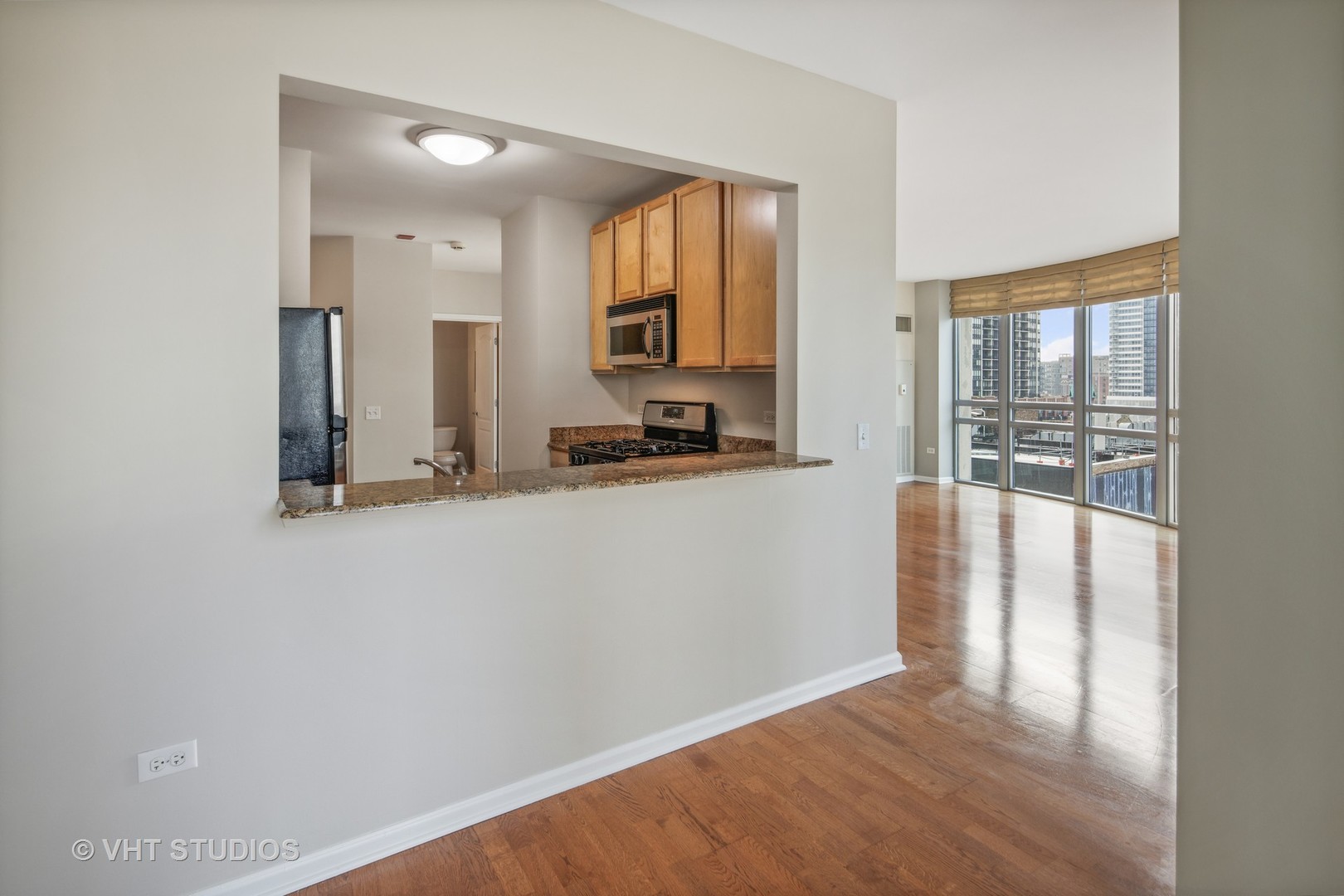 125 S JEFFERSON Street Unit: 902