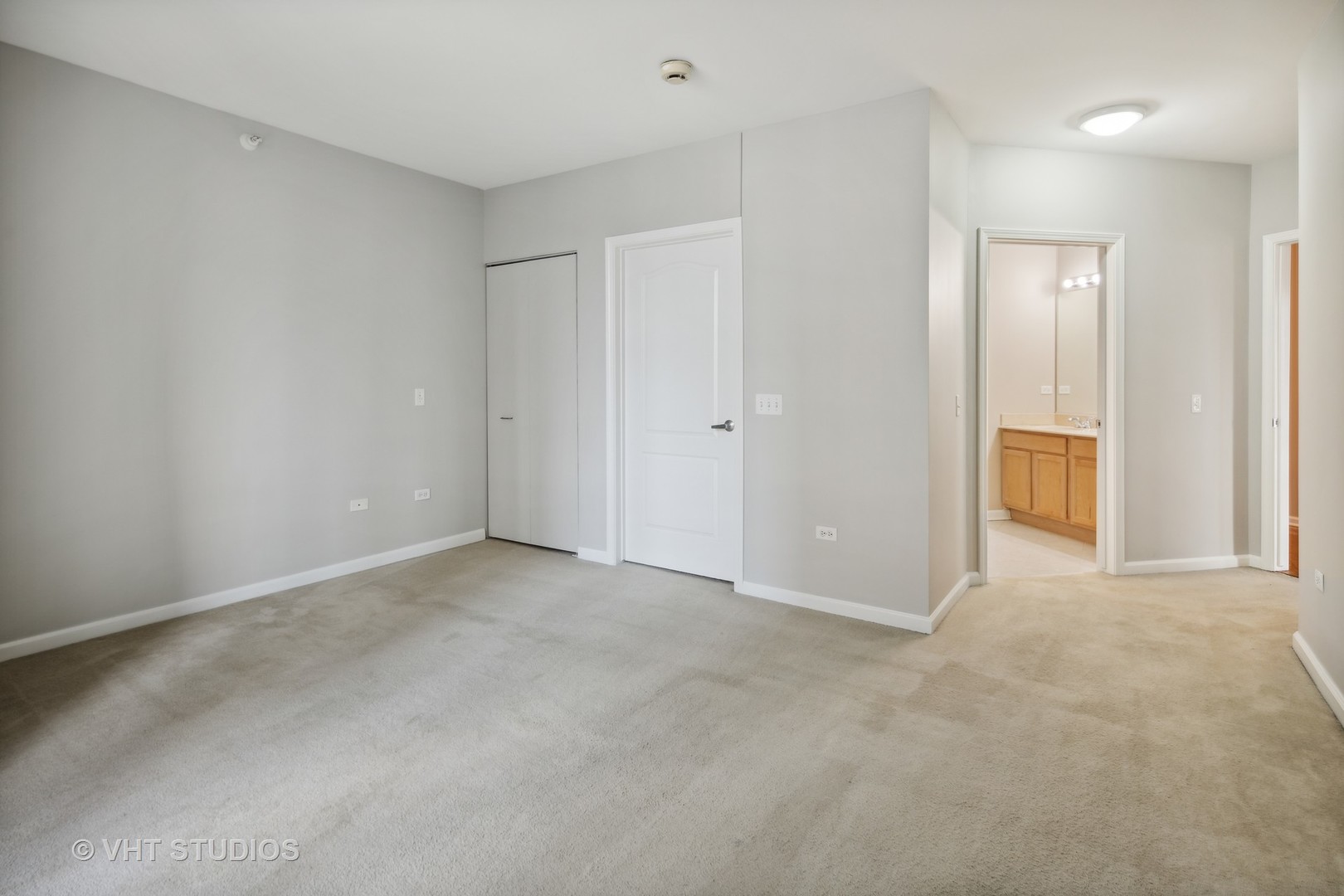 125 S JEFFERSON Street Unit: 902