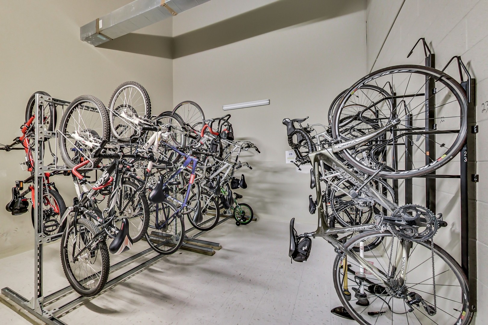 125 S JEFFERSON Street Unit: 902