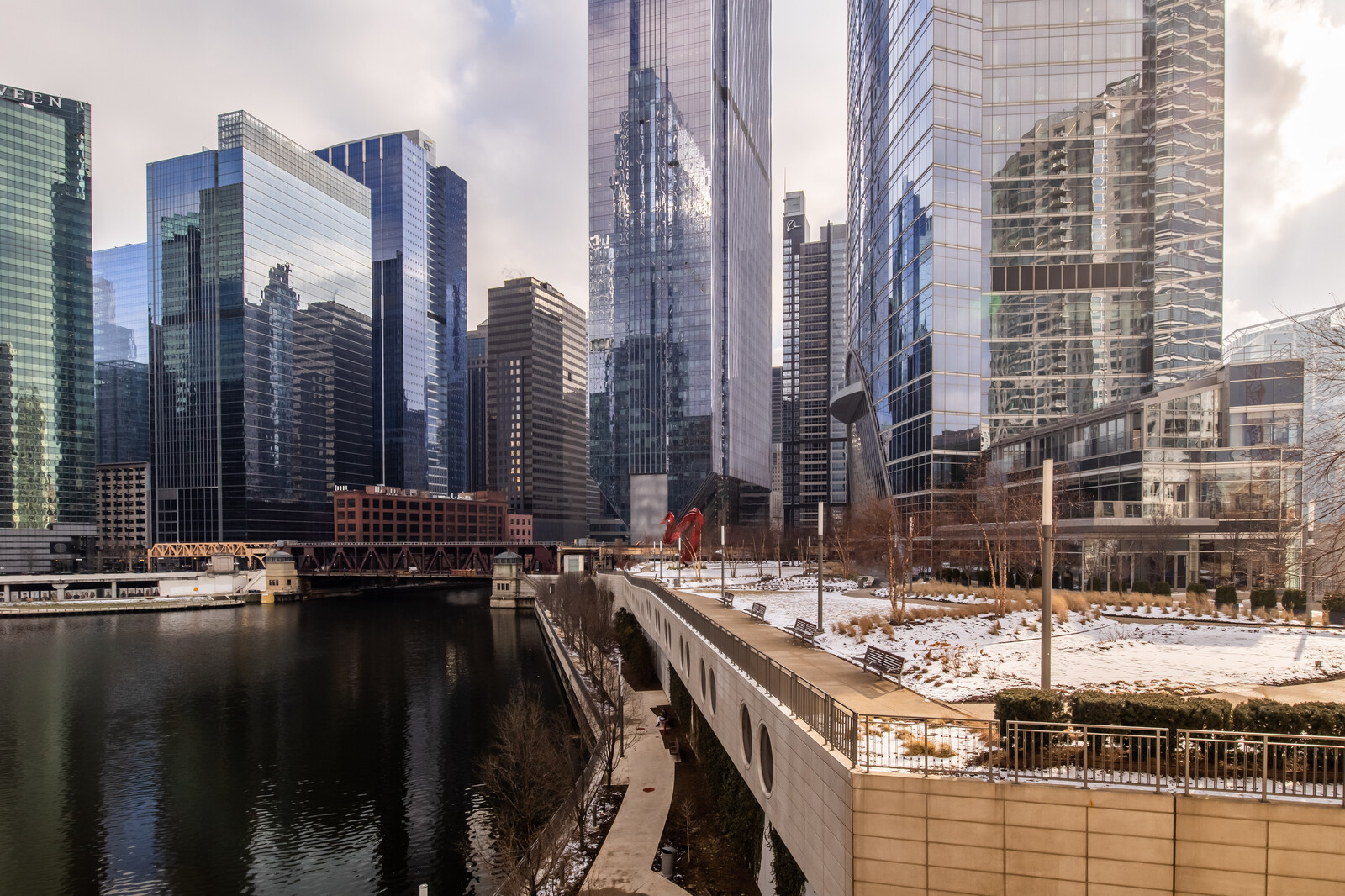 333 N Canal Street Unit: 1302