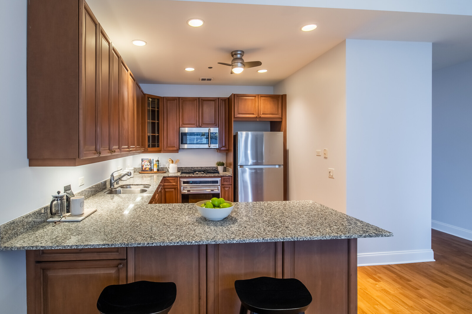 333 N Canal Street Unit: 1302