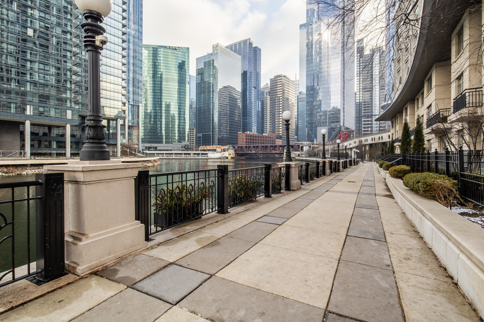 333 N Canal Street Unit: 1302