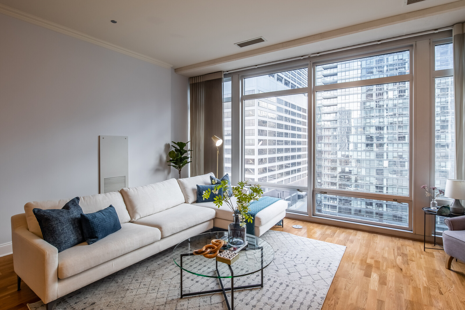 333 N Canal Street Unit: 1302