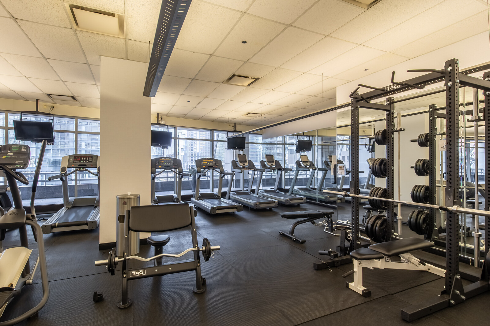 333 N Canal Street Unit: 1302