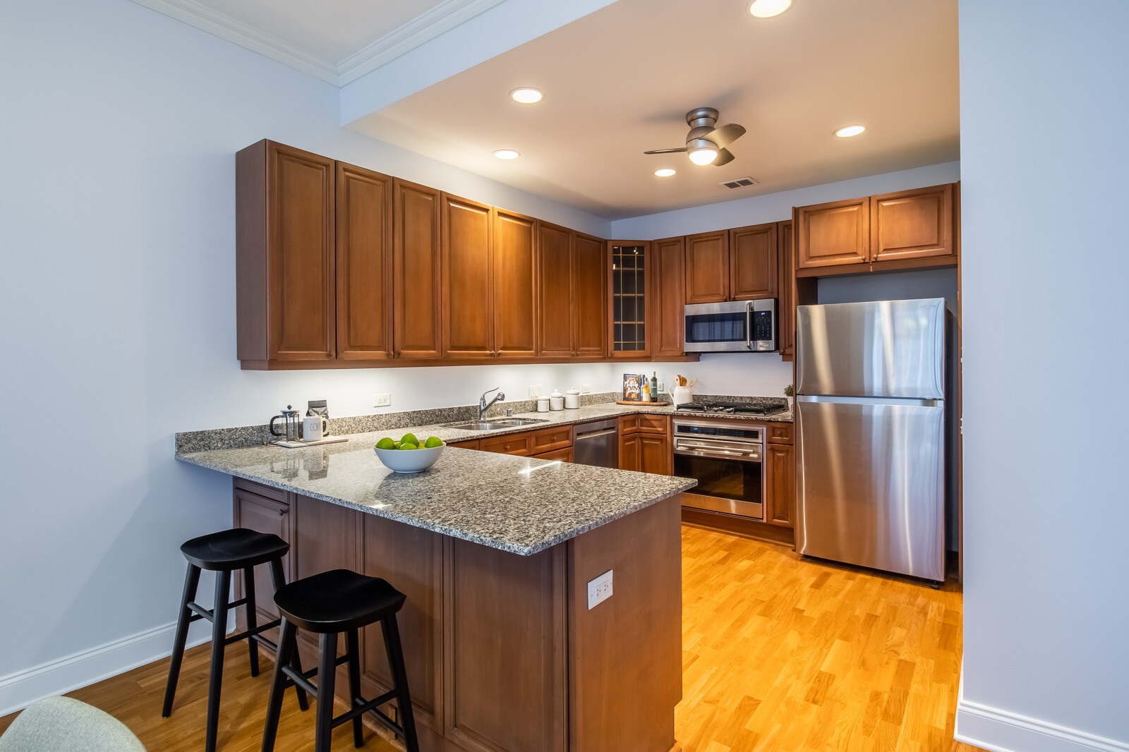 333 N Canal Street Unit: 1302
