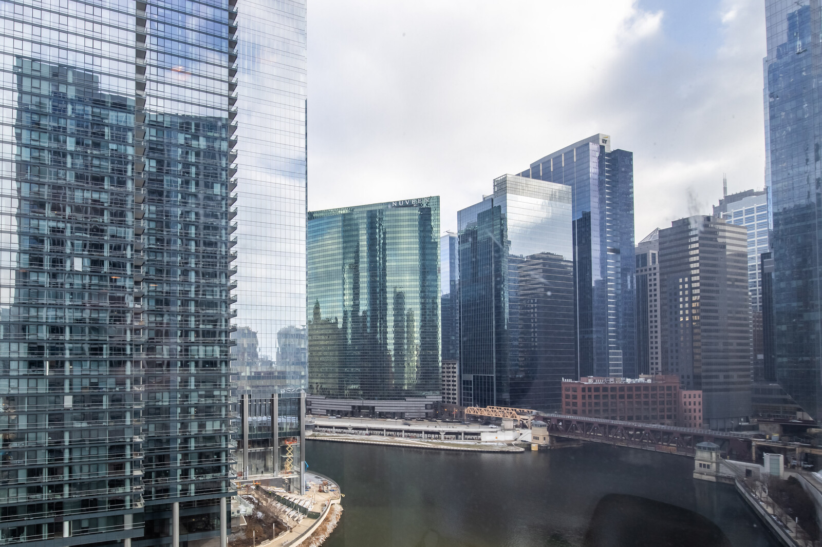 333 N Canal Street Unit: 1302