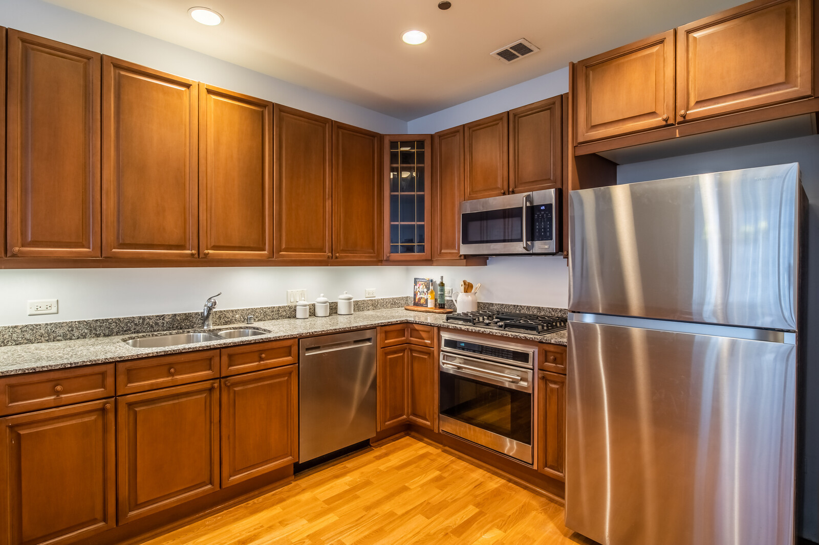 333 N Canal Street Unit: 1302