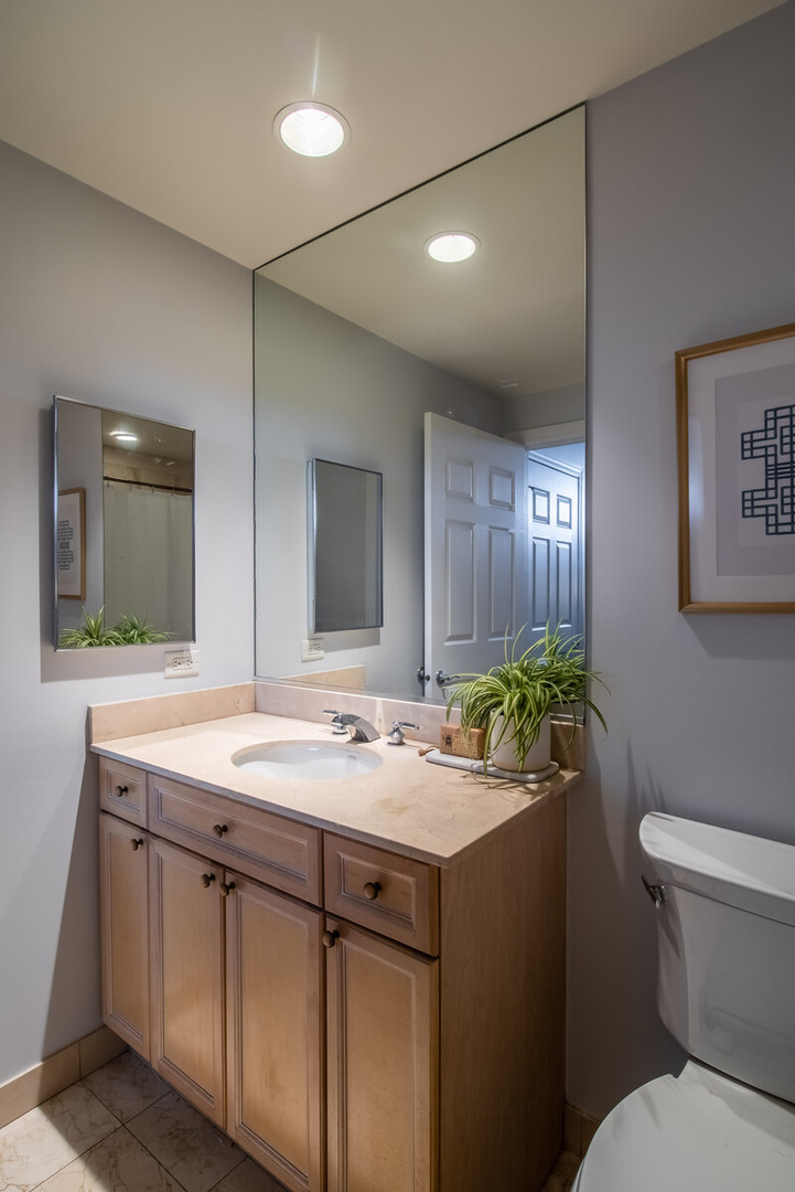 333 N Canal Street Unit: 1302