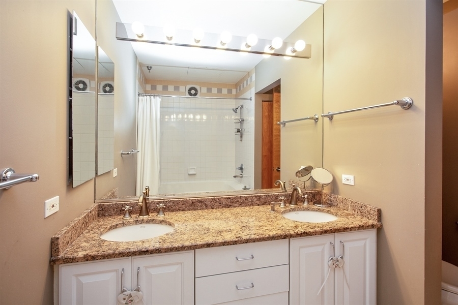 728 W Jackson Boulevard Unit: 914