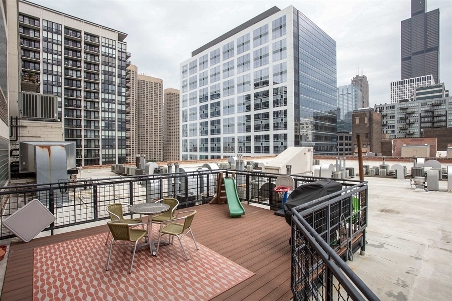 728 W Jackson Boulevard Unit: 914