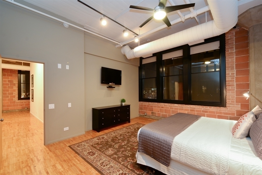 728 W Jackson Boulevard Unit: 914