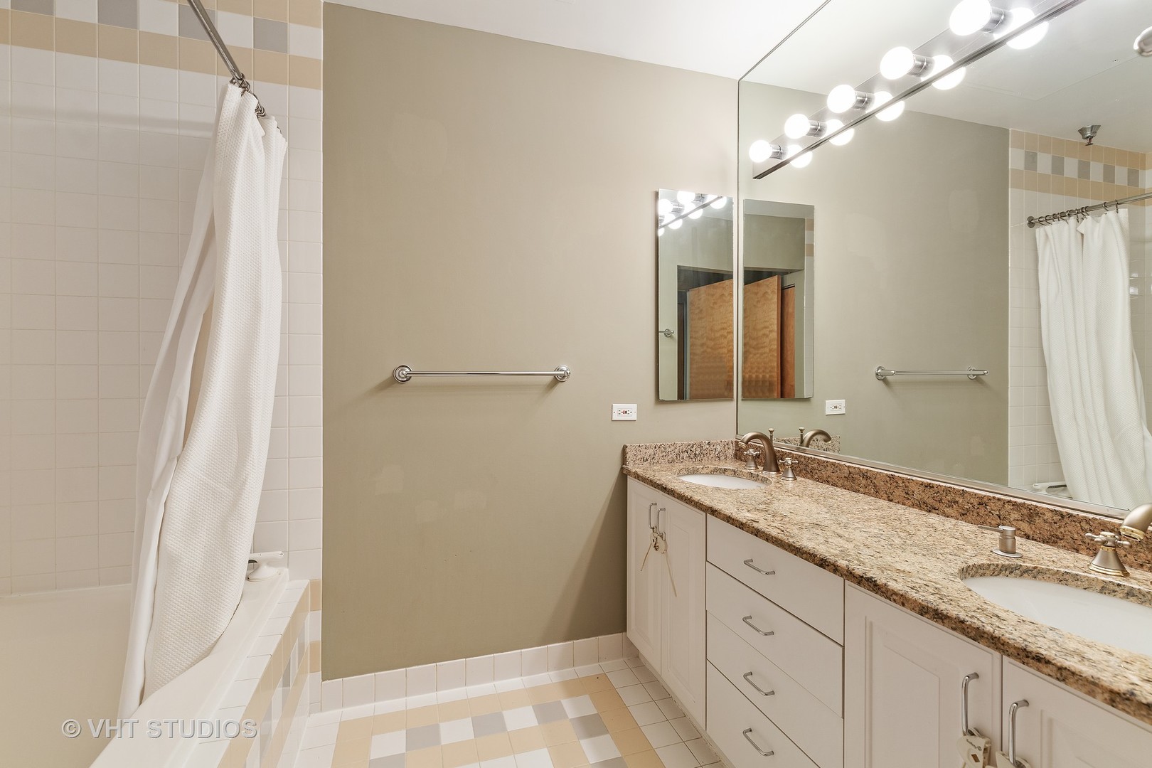 728 W Jackson Boulevard Unit: 914