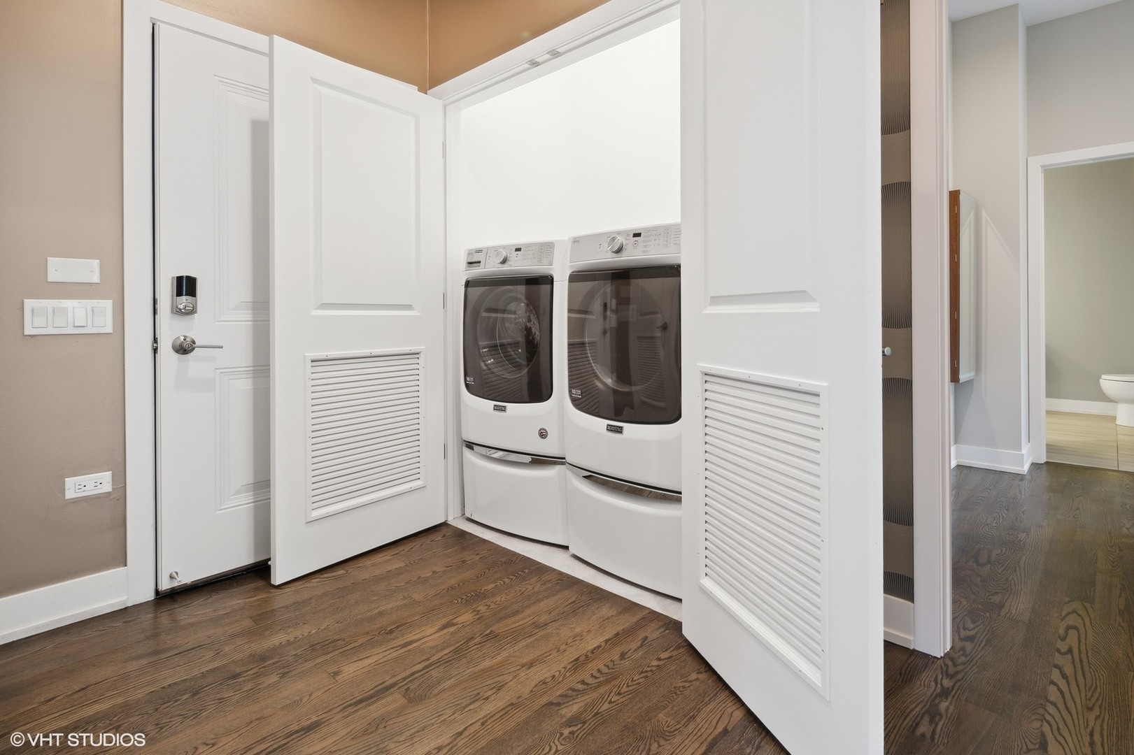 469 N Paulina Street Unit: 201