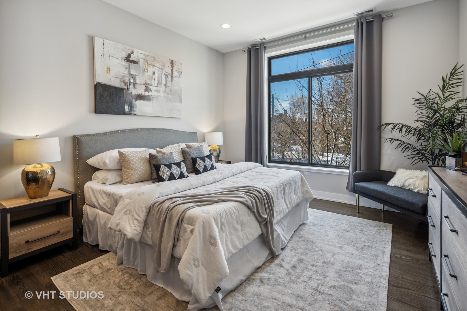 469 N Paulina Street Unit: 201