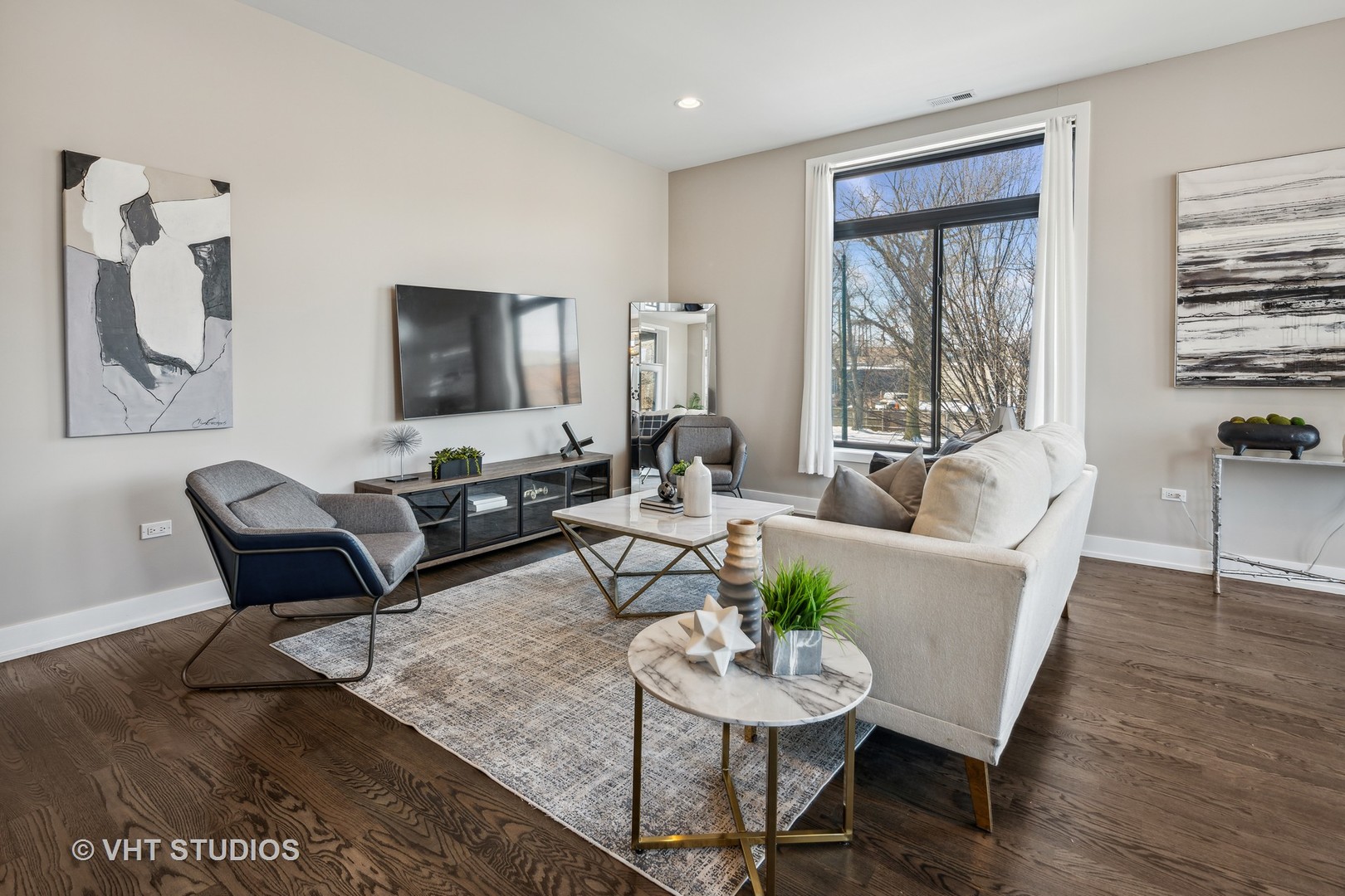 469 N Paulina Street Unit: 201