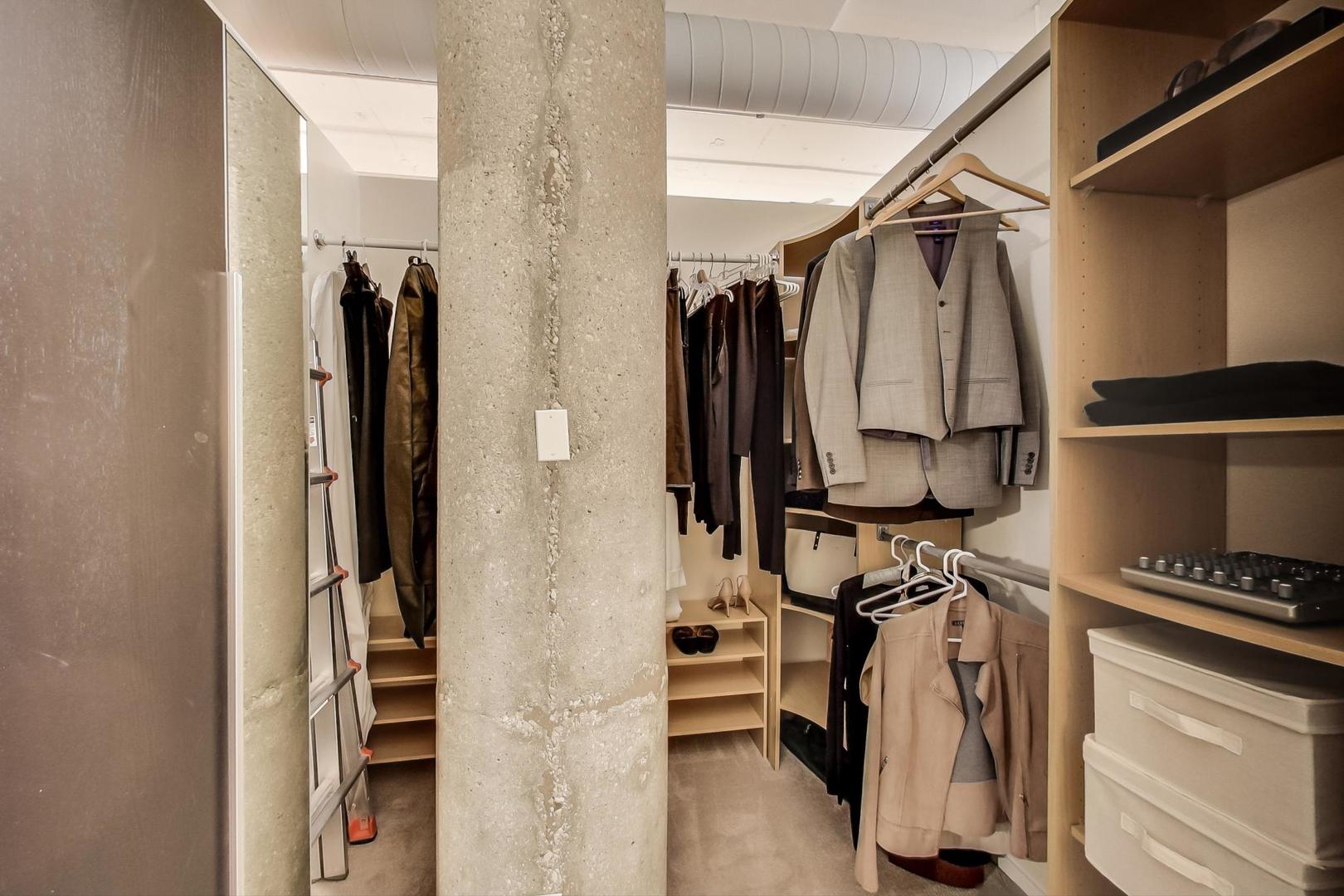 130 S Canal Street Unit: 213