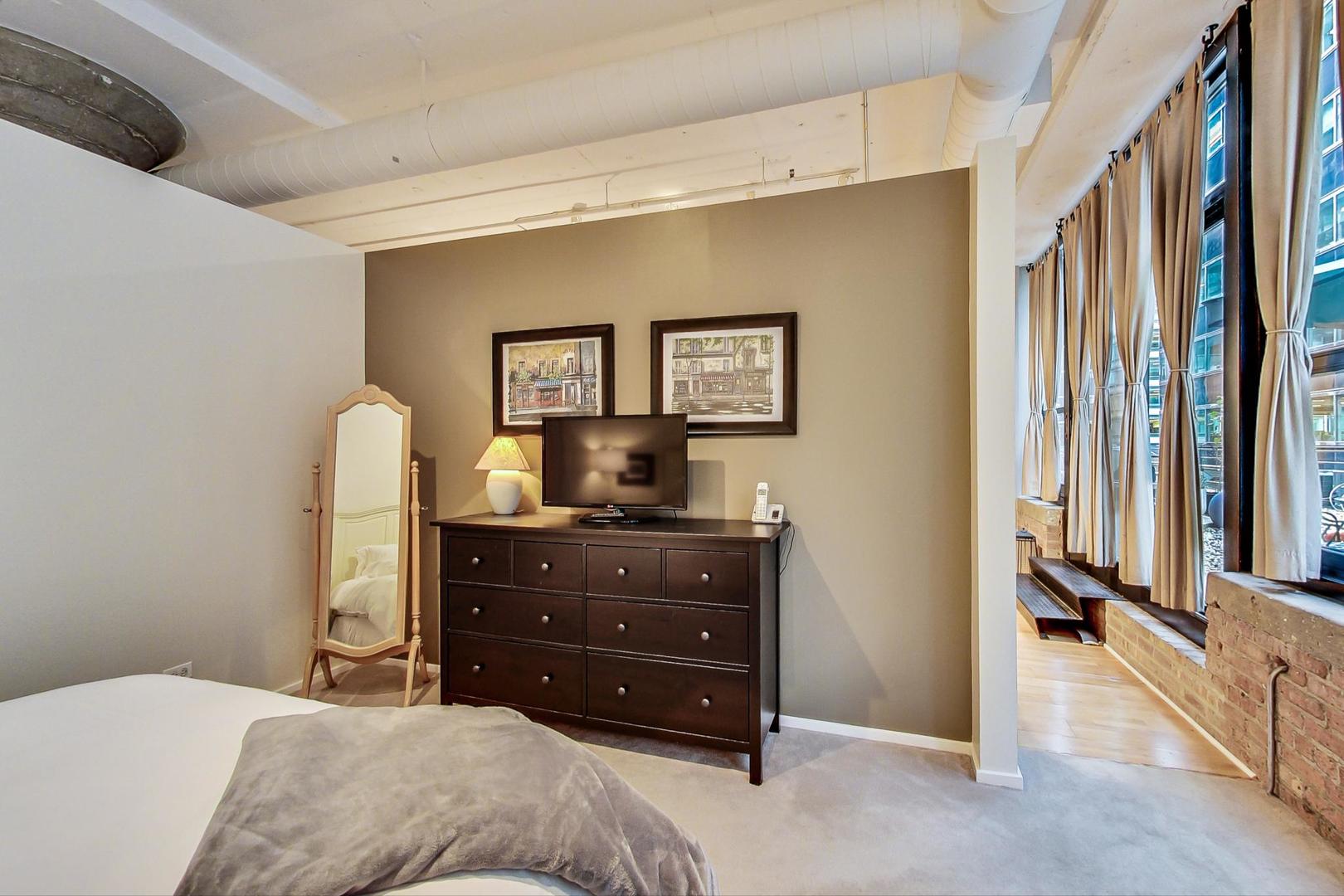 130 S Canal Street Unit: 213