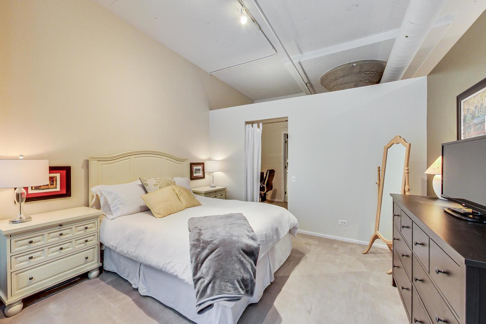 130 S Canal Street Unit: 213