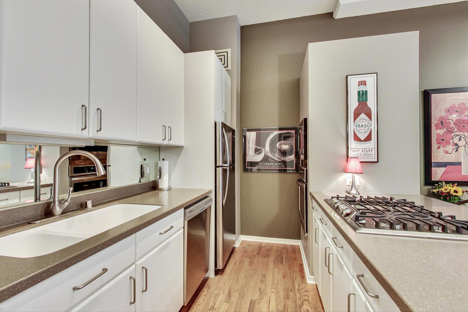 130 S Canal Street Unit: 213