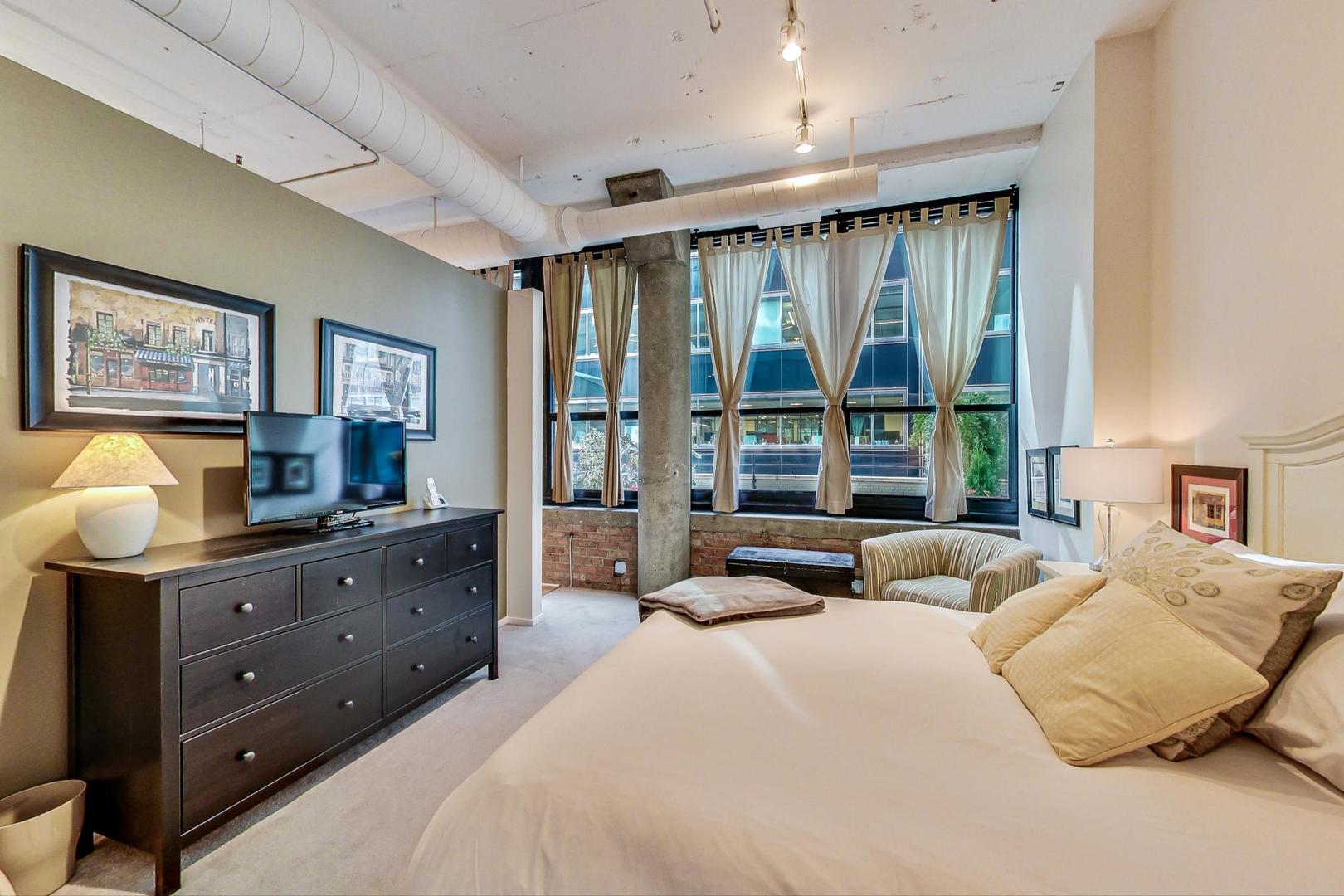 130 S Canal Street Unit: 213