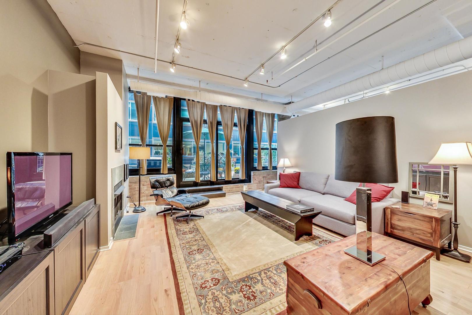 130 S Canal Street Unit: 213