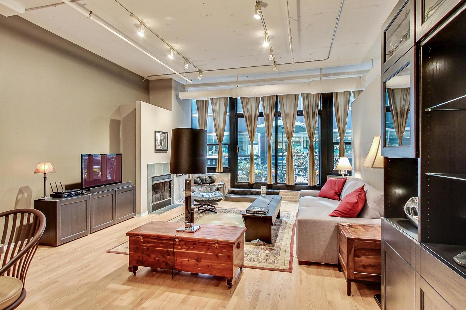 130 S Canal Street Unit: 213