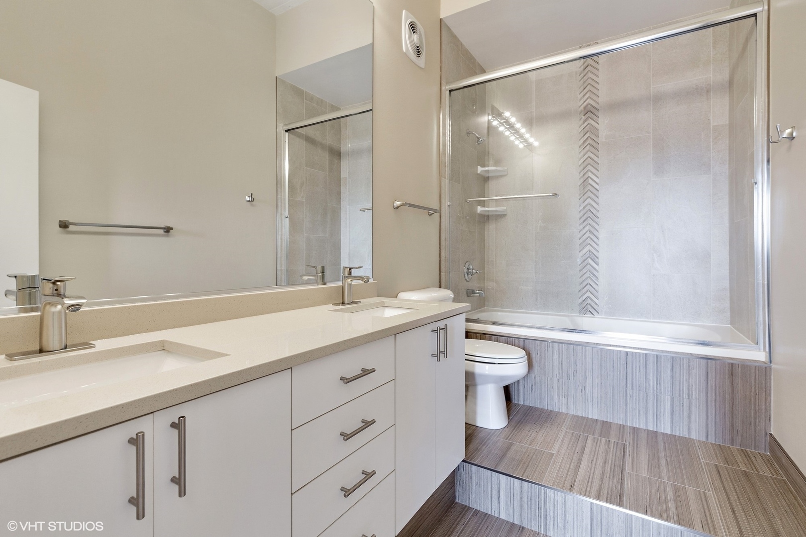 728 W JACKSON Boulevard Unit: 815