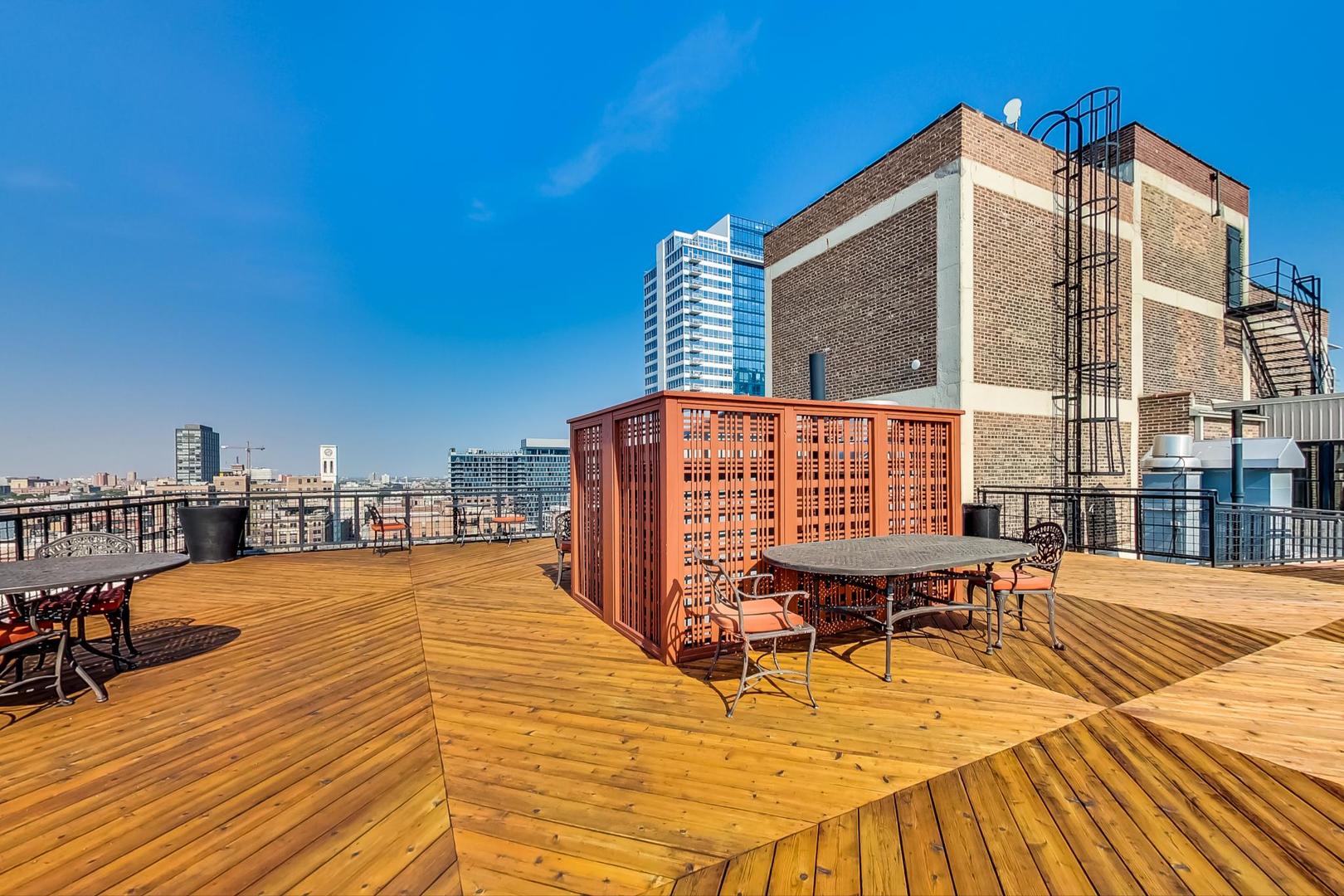 728 W JACKSON Boulevard Unit: 815