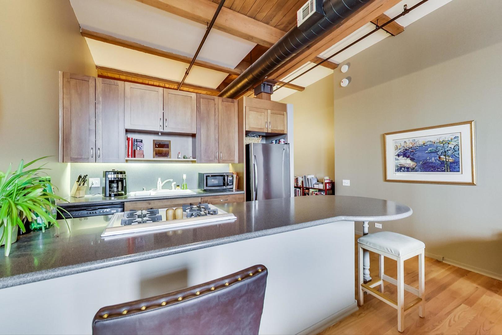 728 W JACKSON Boulevard Unit: 817