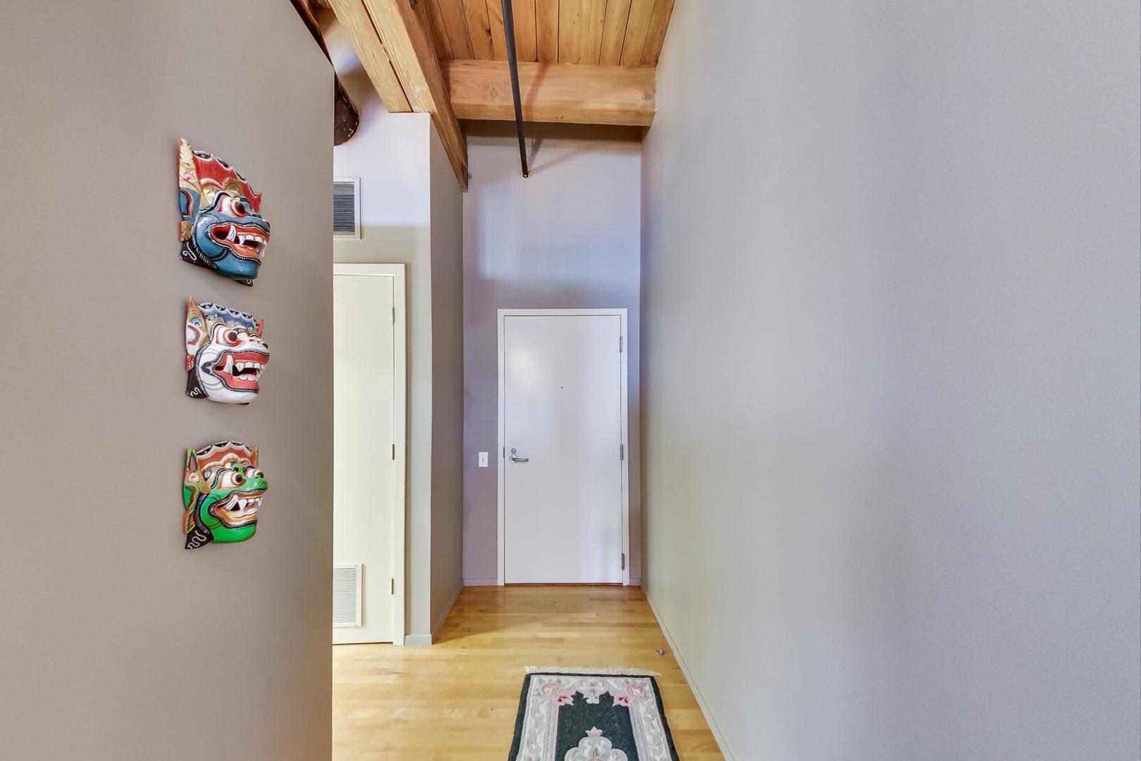 728 W JACKSON Boulevard Unit: 817