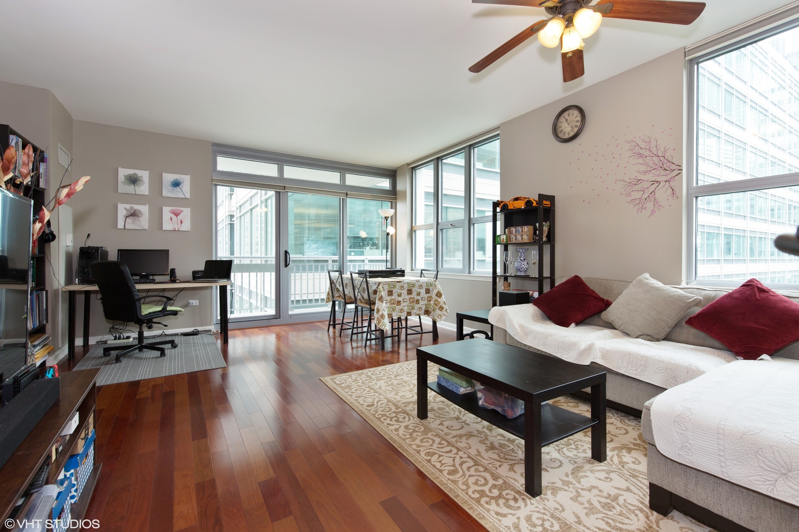 125 S JEFFERSON Street Unit: 1704