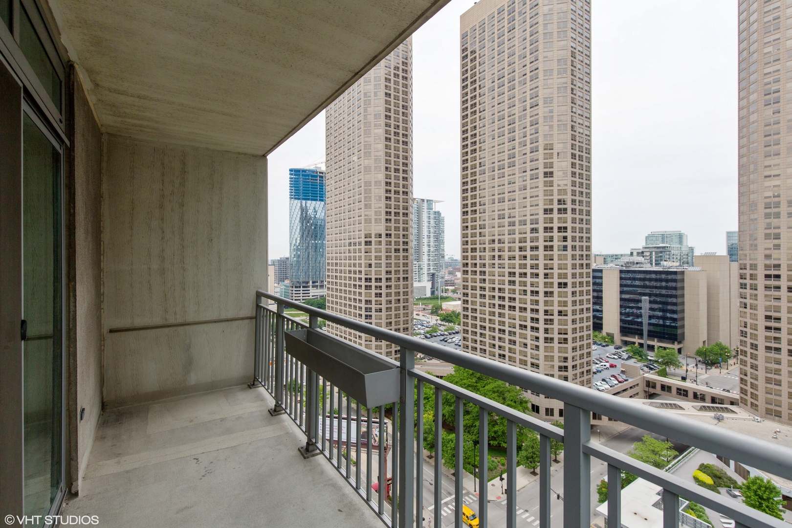 125 S JEFFERSON Street Unit: 1704