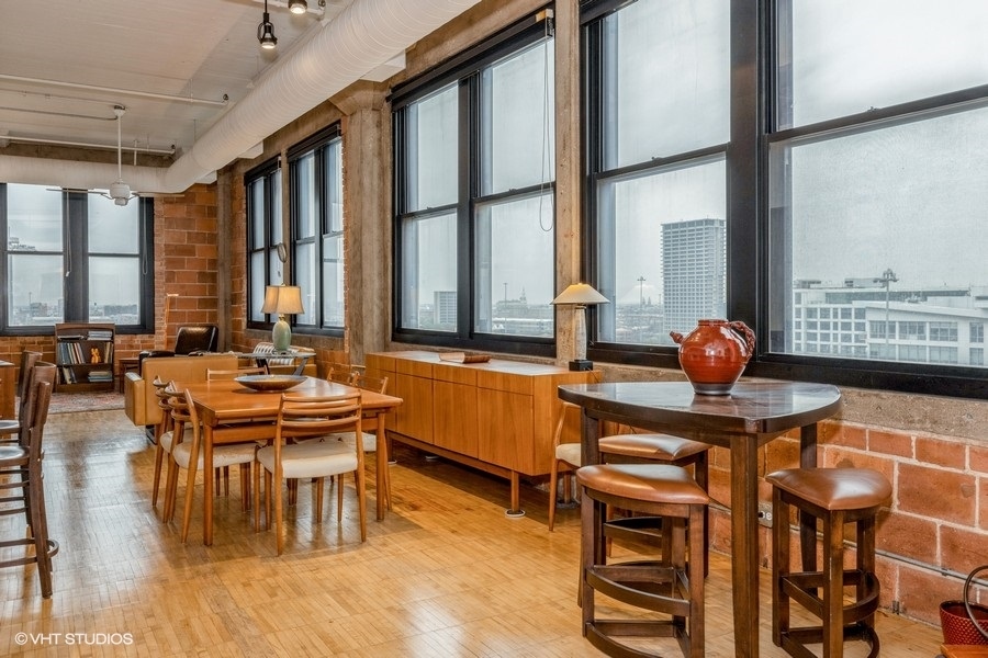 728 W JACKSON Boulevard Unit: 1007